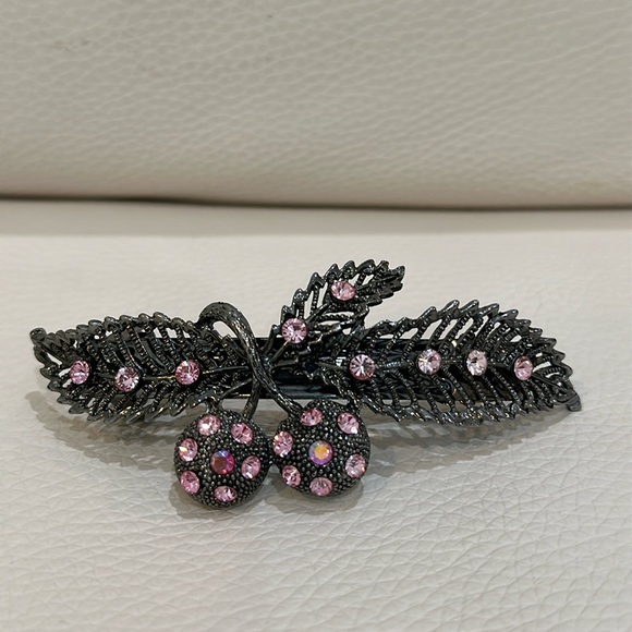 Other - NWOT Hair Clip with Pink Rhinestone